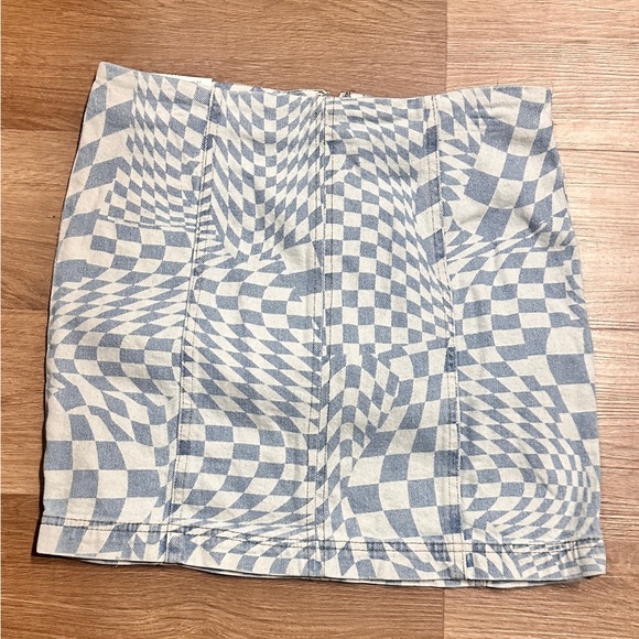 Tinseltown Juniors' Stretchy Fitted Seamed Mini Skirt - Picture 2 of 6